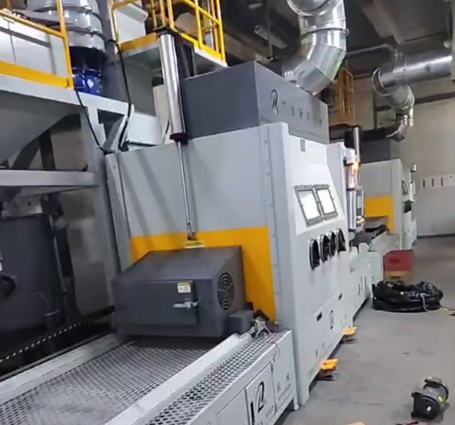 保亭抛丸机 vs 喷砂机：工业清理该怎么选？