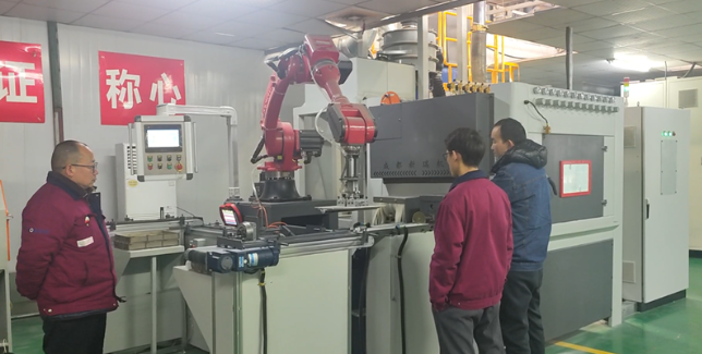 保亭喷砂机在模具清理中的专业应用